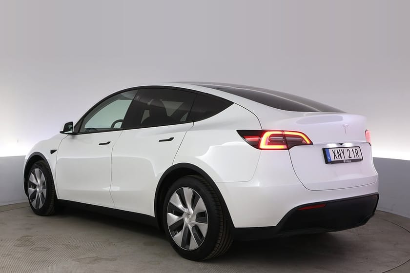 Bild 4 av Tesla Model Y Standard Range RWD Autopilot Pano Drag V-hjul