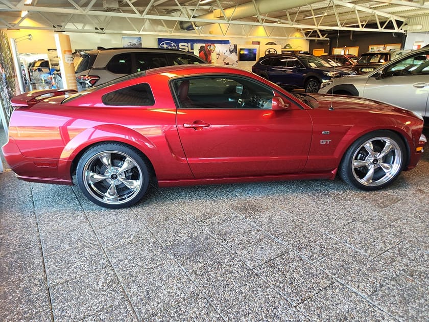 Bild 2 av Ford Mustang GT 305hk