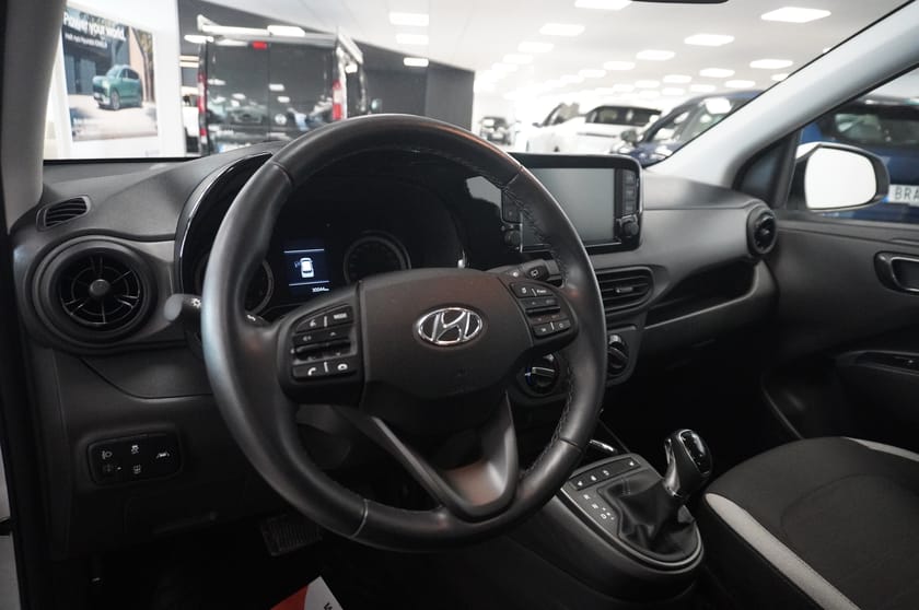 Bild 2 av Hyundai i10 AMT Essential Automat 2023