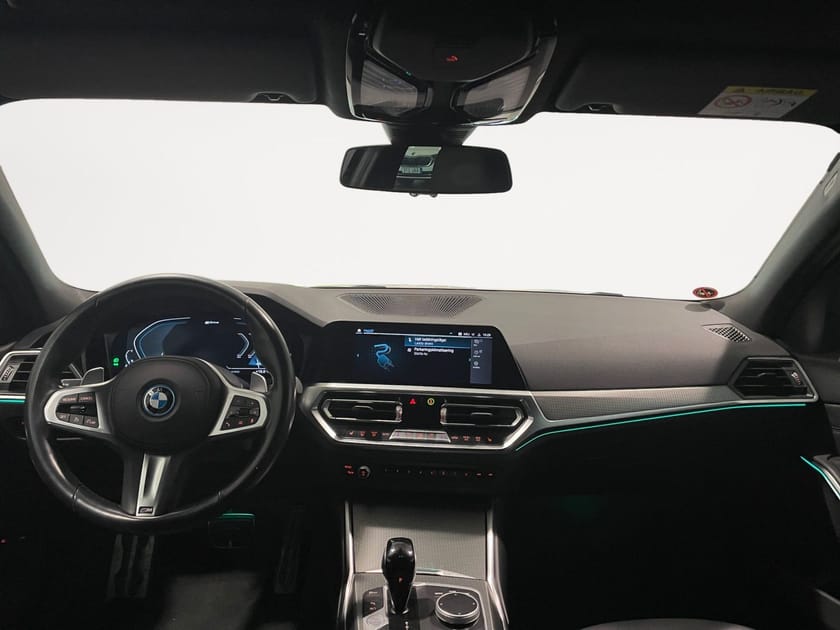 Bild 2 av BMW 330e xDrive Touring M sport  Drag Sensorer 292hk