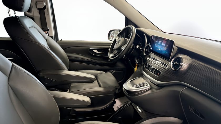 Bild 2 av Mercedes-Benz V 300d 4MATIC 3.2t 300 D AVANTGARDE LÅNG