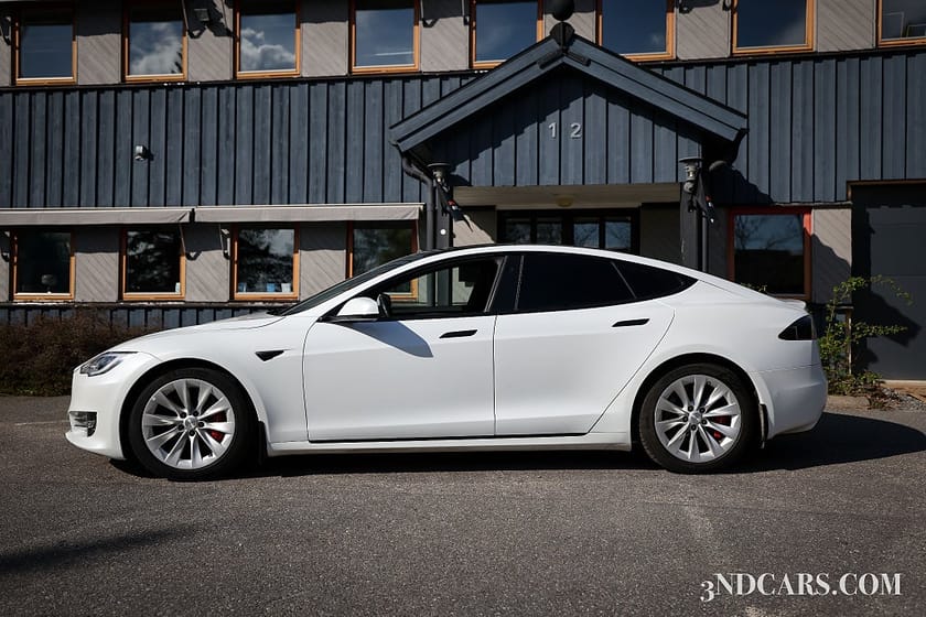 Bild 3 av Tesla Model S Long Range AWD / CCS AKTIVERAD / LUFTFJÄ / HW3 DATOR MM