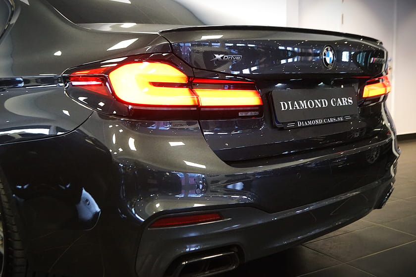 Bild 5 av BMW M550i xDrive Sedan Ultimate Edition B&W Taklucka Soft Close Drag