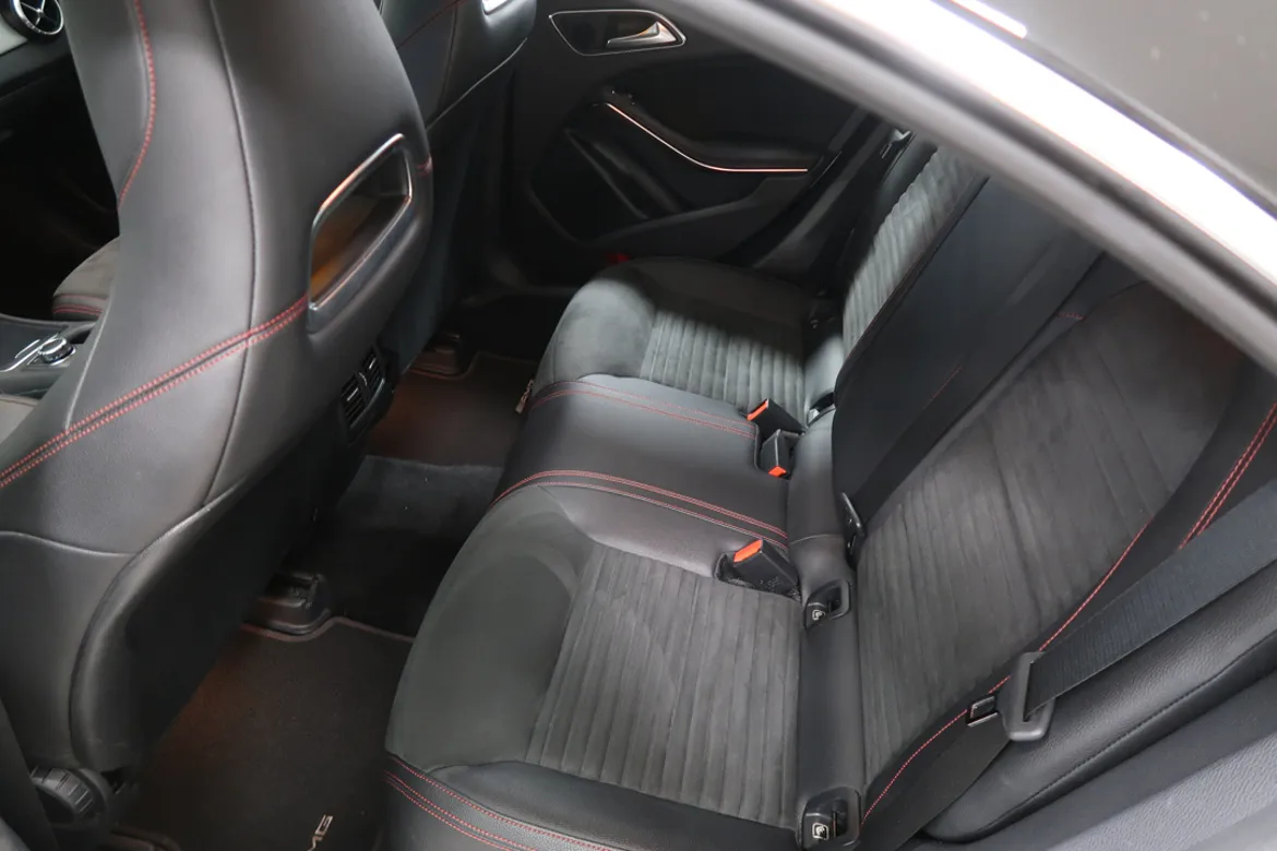 Mercedes-Benz CLA 180