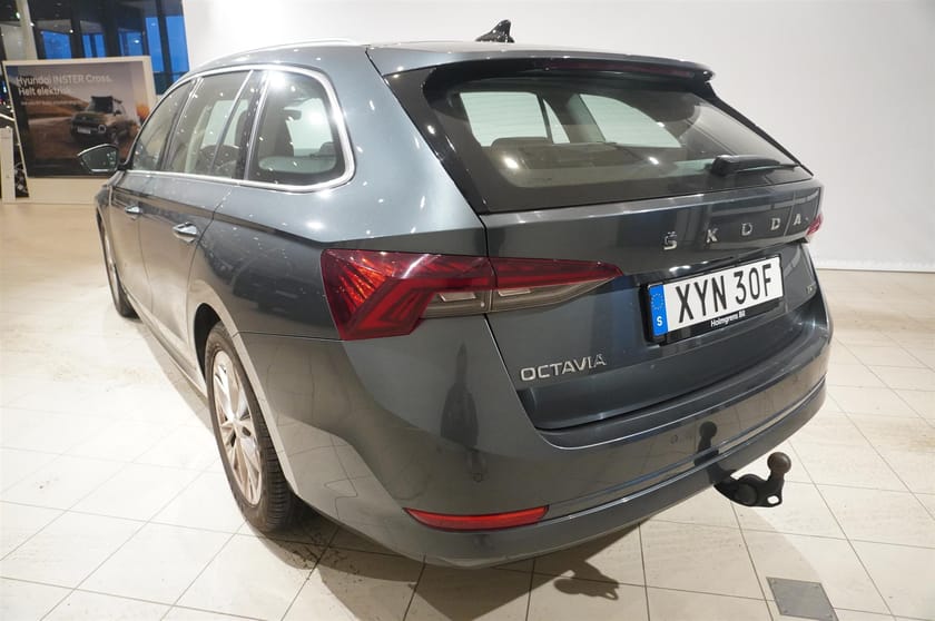 Bild 4 av Škoda Octavia Kombi 1.0 TSI 110hk Ambition Cockpit Drag Kamera