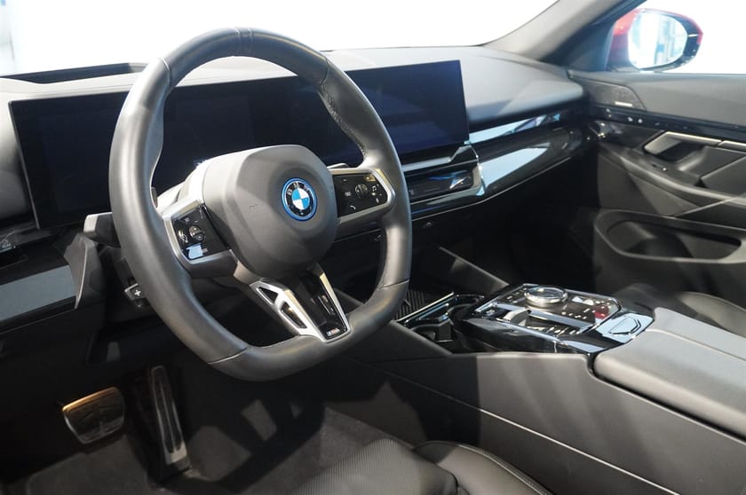 Bild 2 av BMW i5 eDrive40 Touring M Sport Pro Panorama Fartpilot Pro Drag
