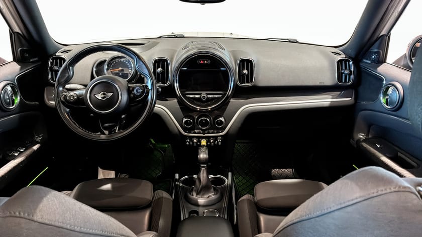 Bild 4 av MINI Countryman Cooper SE ALL4 Panorama / Navi / Harman Kardon / Apple CarPlay