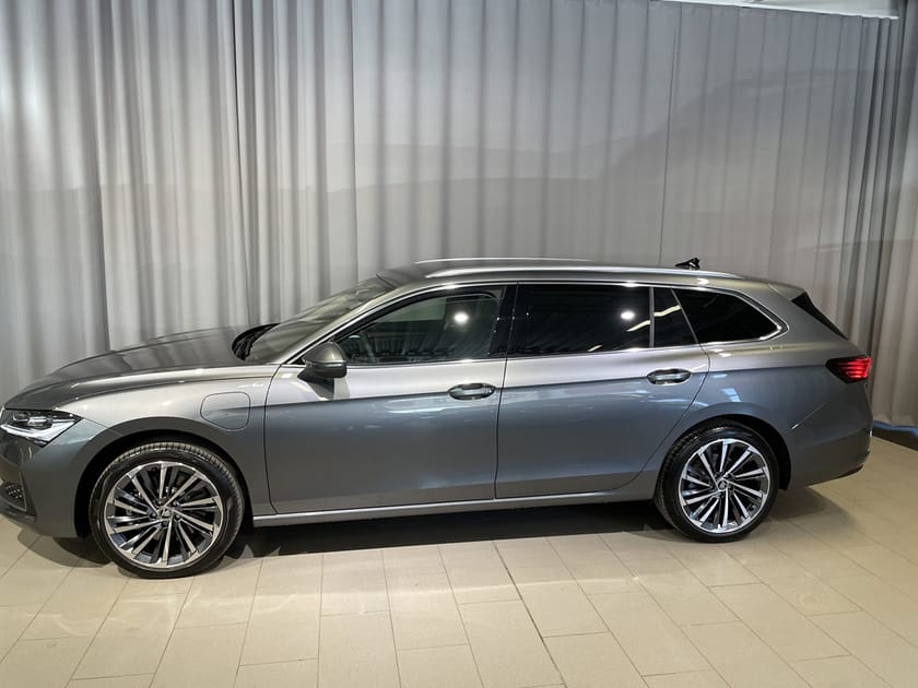 Bild 2 av Škoda Superb iV Kombi COMBI L&K 1,5 TSI 204 HK DSG, Drag