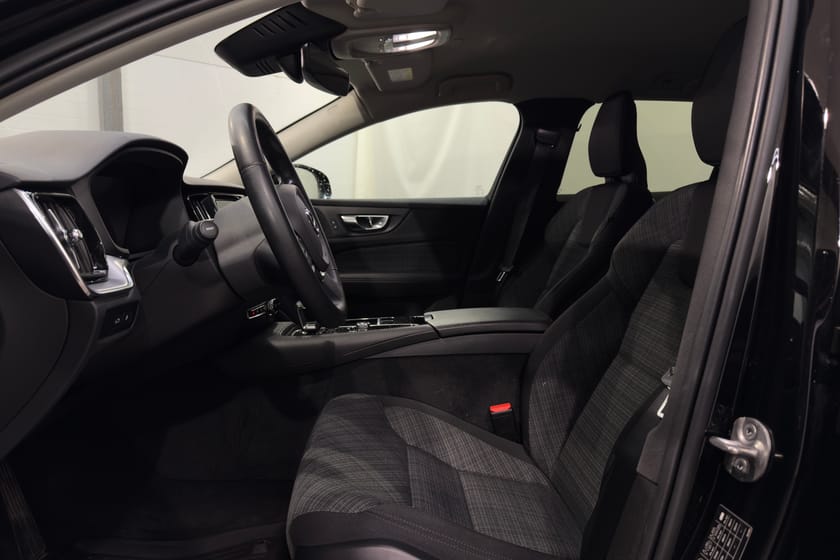Bild 2 av Volvo V60 RECHARGE T6 AWD CORE DRAG KAMERA GOOGLE 399HK MOMSBIL