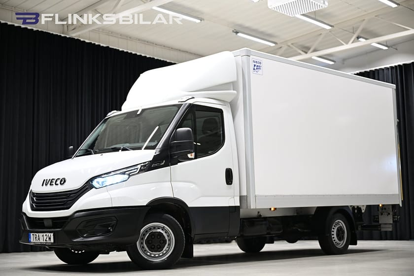 Bild 1 av Iveco Daily 35-160 Chassi Cab 156HK Automat|Volymskåp|Bakgavellyft|Sidodörr|LED|Moms