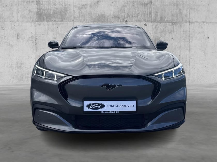 Bilde 2 av Ford Mustang Mach-E Long Range AWD Teknologipakke + | Panoramatak | Hengerfeste 1500 kg