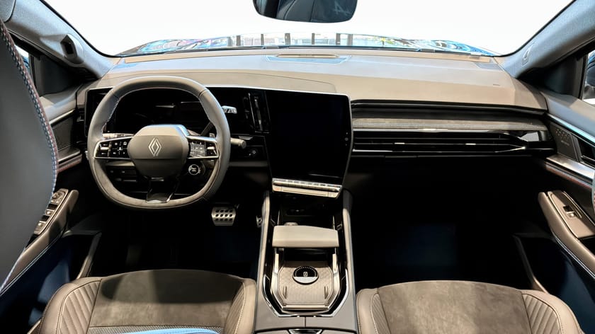 Bild 4 av Renault Rafale E-Tech 4x4 ESPRIT ALPINE EDITION+ 300