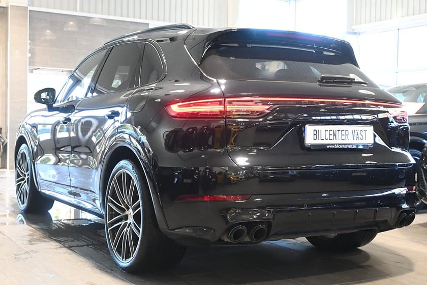 Bild 3 av Porsche Cayenne E-Hybrid 462hk Pano HUD Drag 22" Matrix