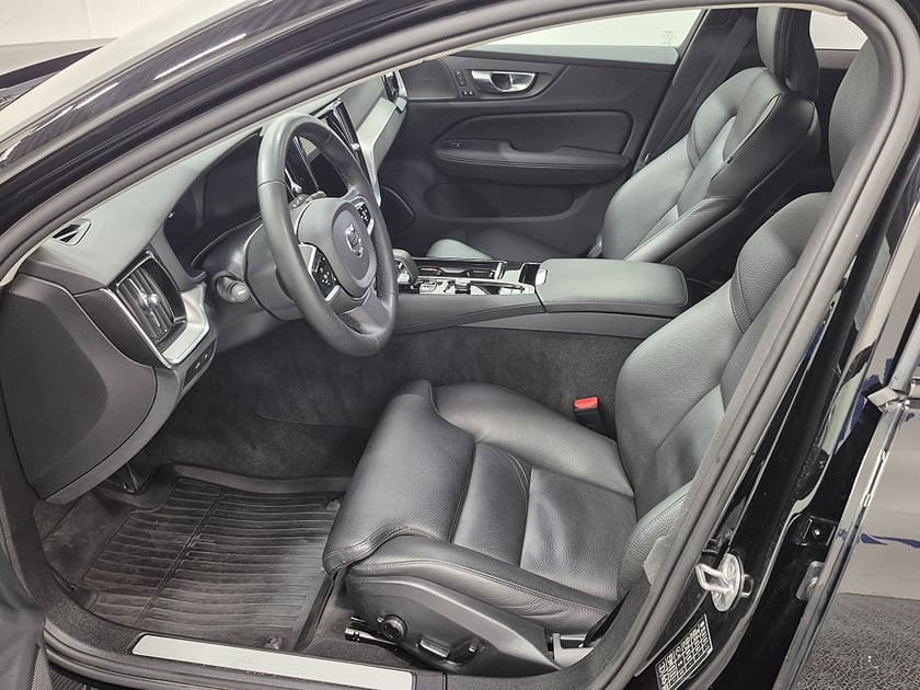 Bild 2 av Volvo V60 T6 Recharge Plus Dark plug in AWD 350HK 4x4 Läder