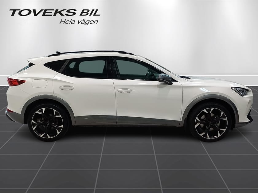 Bild 2 av CUPRA Formentor e-Hybrid - drag, backkamera