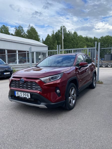 Toyota RAV4 Hybrid AWD-i Executive E-CVT  | Vinterhjul | Motorvärmare | Dragkrok