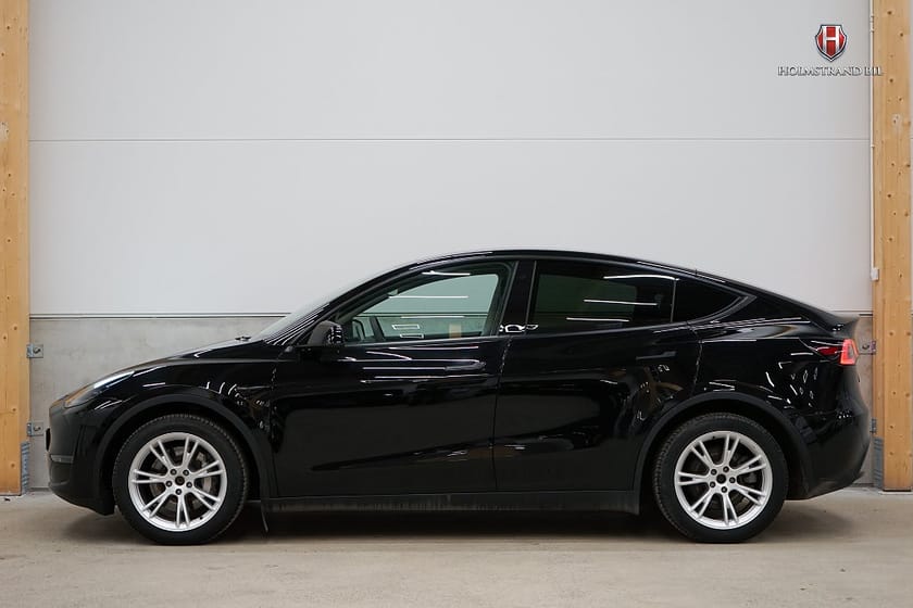 Bild 1 av Tesla Model Y Long Range AWD 514hk Drag Värmepump Rattvärme MOMS
