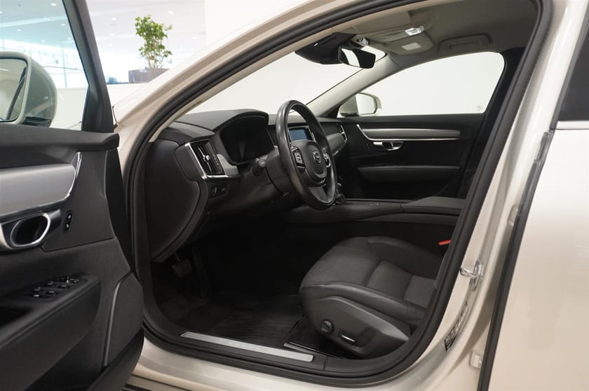 Bild 2 av Volvo S90 D4 AWD Momentum Plus Navi VoC Drag
