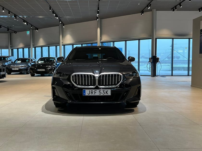 Bild 2 av BMW 530e xDrive Touring M Sport Pano Sportstolar H/K Drag 4,95%