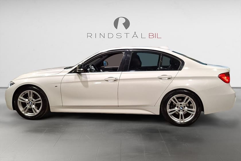Bild 4 av BMW 320d Sedan 184 HK M-SPORT PDC SKINN XENON 13200MIL 0.38L/MIL 18"