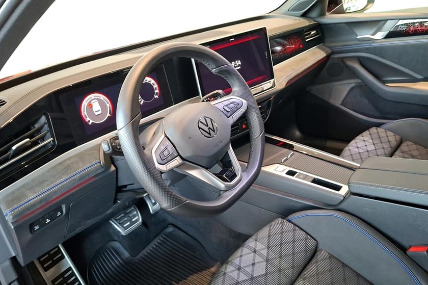 Bild 4 av Volkswagen Passat Sportscombi R-Line  2.0 TDI 4M DSG 193hk