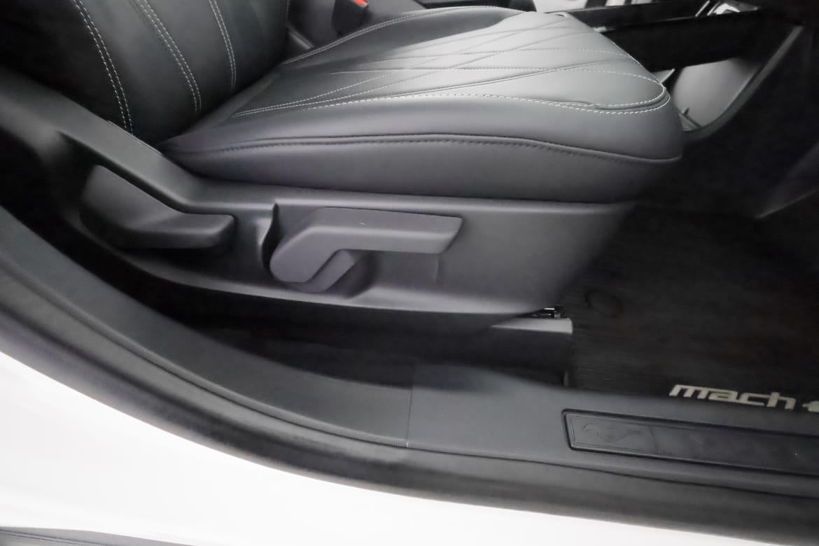 Ford Mustang Mach-E 2022 - miniatyr 25