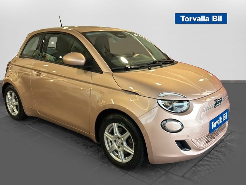 Bild 3 av Fiat 500e ICON Back kamera parksensor fram + bak Vinterhjul