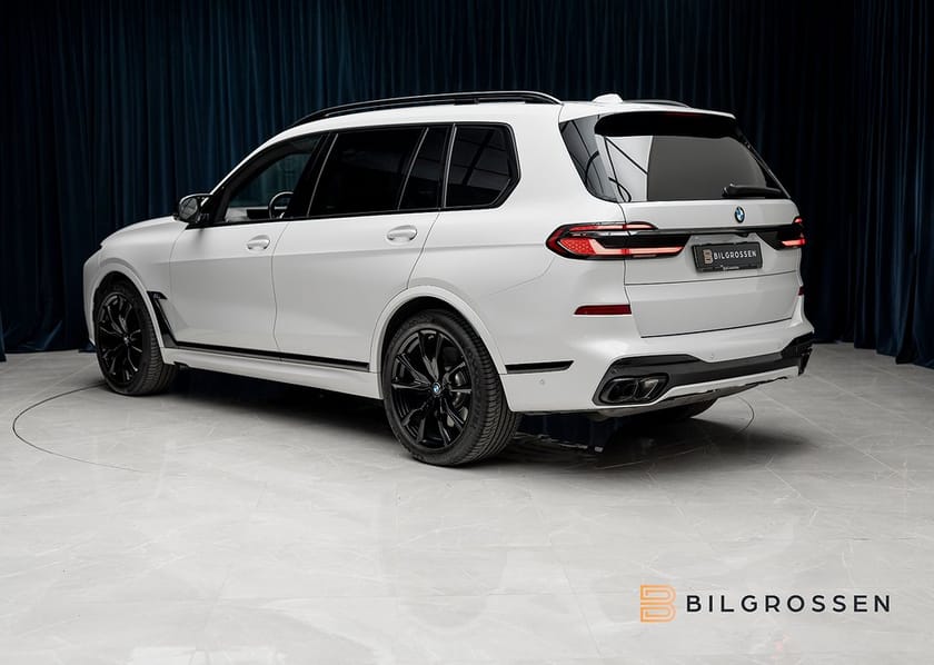 Bild 3 av BMW X7 M60i xDrive M Sport Pro Exklusiv 3.79% Sky Lounge B&W MOMS