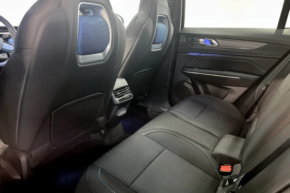 Lynk & Co 01 PHEV