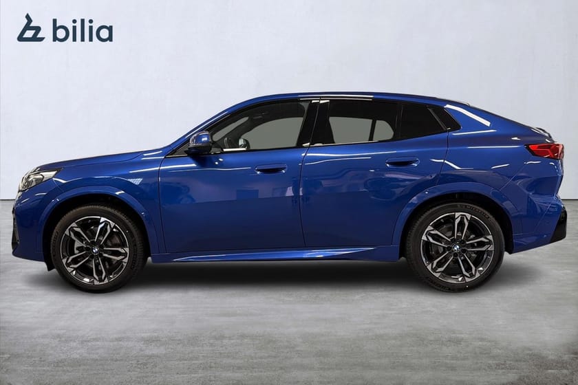 Bild 3 av BMW iX2 xDrive30 xDrive 30 M-sport | Drag | Aktiv farth. | Backkamera