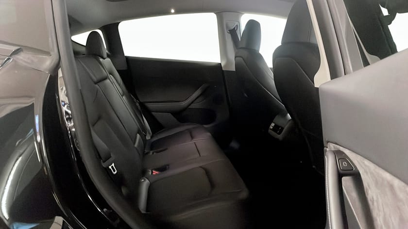 Bild 5 av Tesla Model Y Long Range AWD 514hk / Glastak / Kamera / Drag