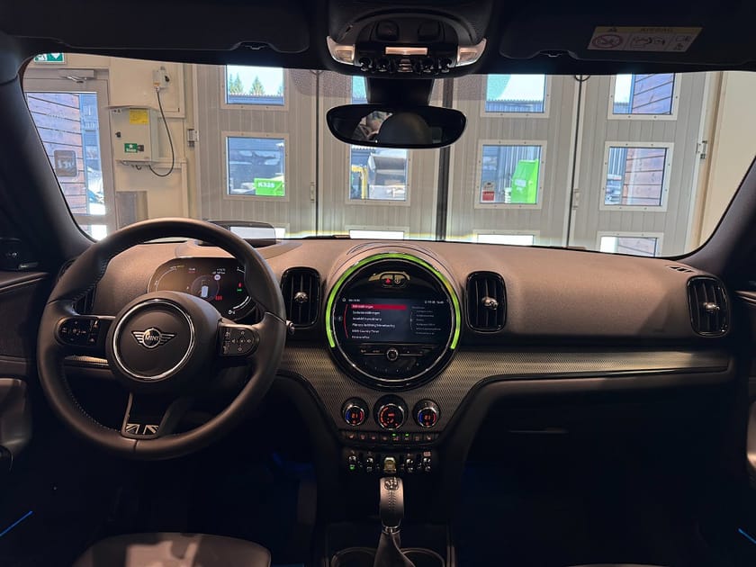 Bild 5 av MINI Countryman Cooper SE ALL4 Pano HUD H/K Gps B-Kamera SPEC 220hk