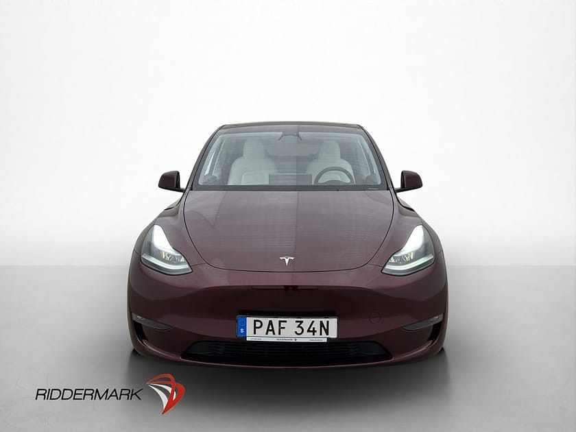 Bild 2 av Tesla Model Y Performance Dragkrok Ljus Interiör MOMS
