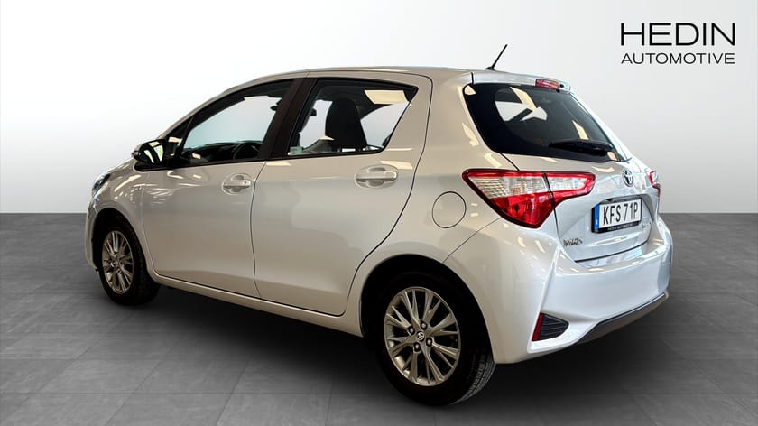 Bild 2 av Toyota Yaris Hybrid - Vinterhjul