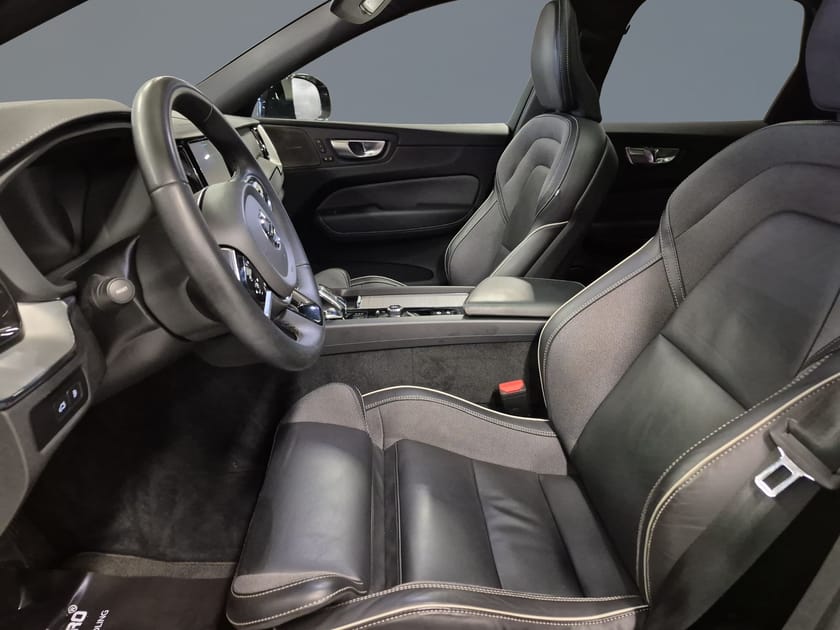 Bild 5 av Volvo XC60 Recharge T6 AWD Ultimate Dark//Dragkrok//
