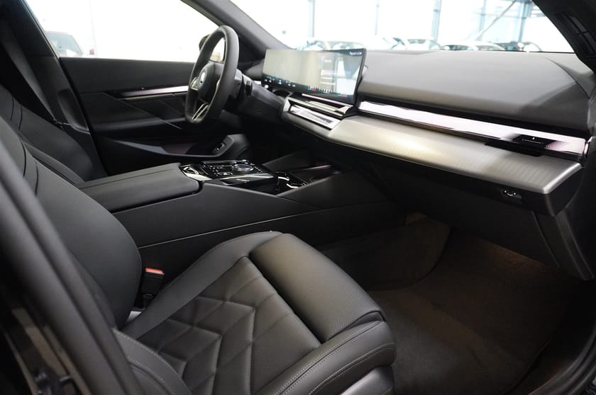 Bild 5 av BMW i5 xDrive40 Touring M Sport Active Ed Drag DA H K