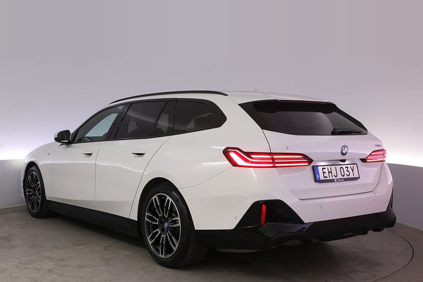 Bild 4 av BMW i5 eDrive40 Touring M-Sport Drag BSM Kamera DA V-hjul