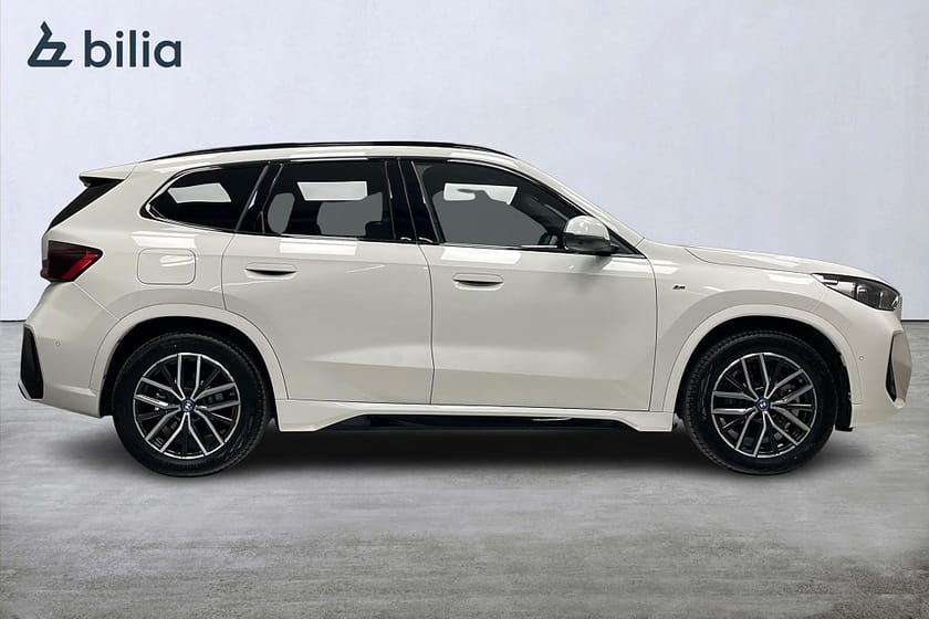 Bild 2 av BMW iX1 xDrive30 M Sport / Dragkrok / Head-up /Comfort access
