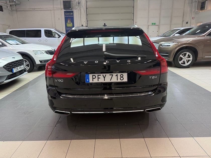 Bild 5 av Volvo V90 Recharge T8 AWD Geartronic Momentum Navi/B-kamera/Drag