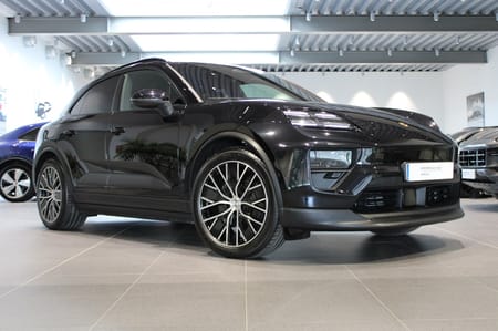 Porsche Macan 4 Moms