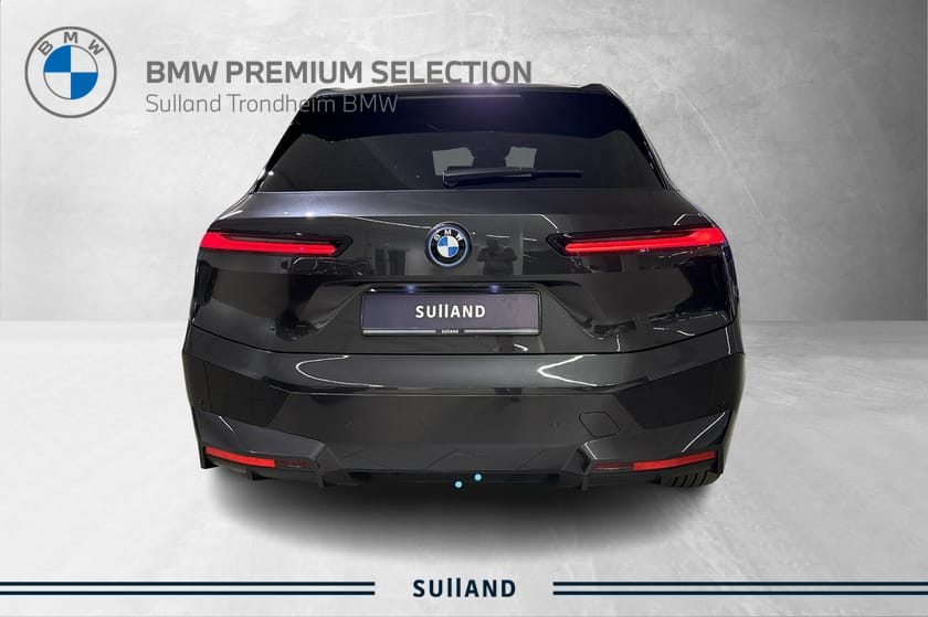 Bilde 4 av BMW iX xDrive40 xDrive40/BSI/Laser/Sky Lounge Pano/Krok/HUD/360kam/ACC