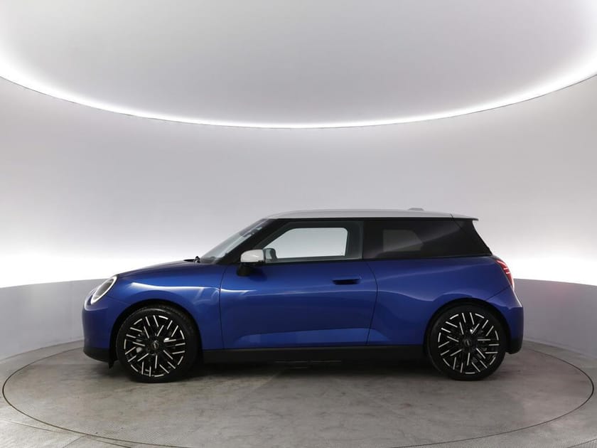 Bild 3 av MINI Cooper SE Favoured Trim, Paket XL, V-hjul ingår!