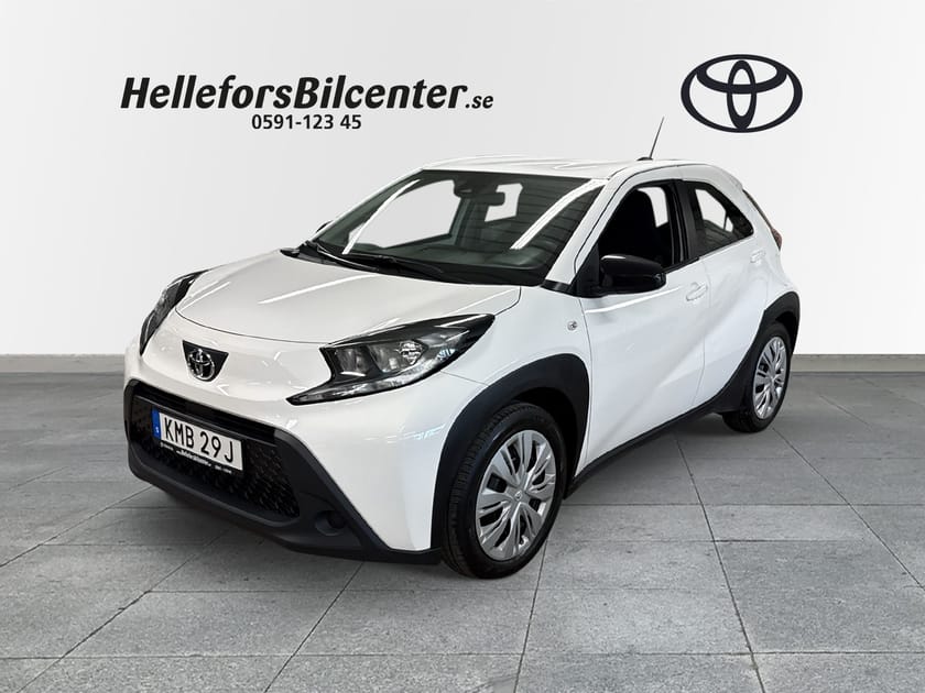 Bild 1 av Toyota Aygo X Play 72hk Vinterhjul Car Play