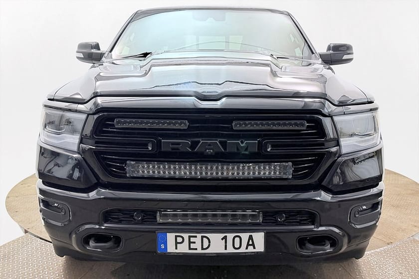 Bild 3 av RAM 1500 Crew Cab 5.7 V8 HEMI Laramie NIGHT Pano 360° H/K