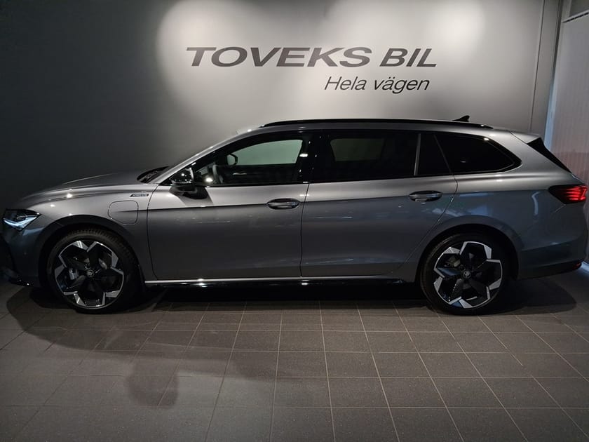 Bild 3 av Škoda Superb iV Kombi SPORTLINE 1,5 TSI 204 HK 6 VXL DSG