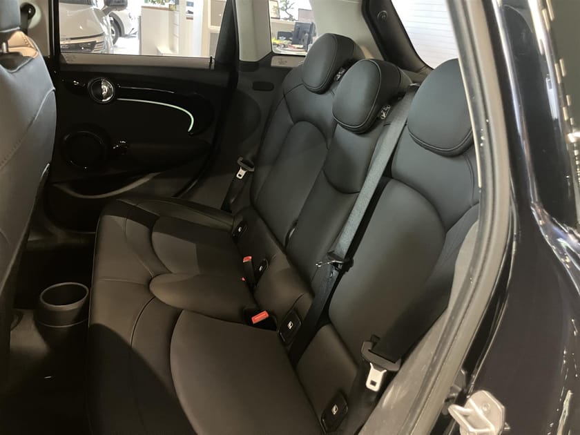 Bild 5 av MINI Cooper 5dr Experience Navi Keyless Kamera LED Sportstolar Connected