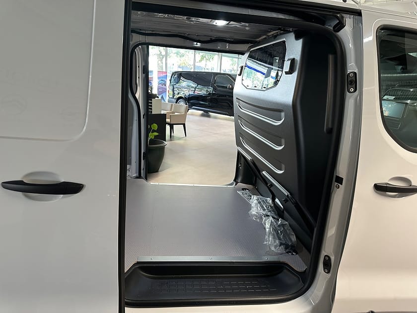Bild 4 av Opel Vivaro Skåpbil L3 2,0145hk .- Dubbla dörrar, värmare, drag