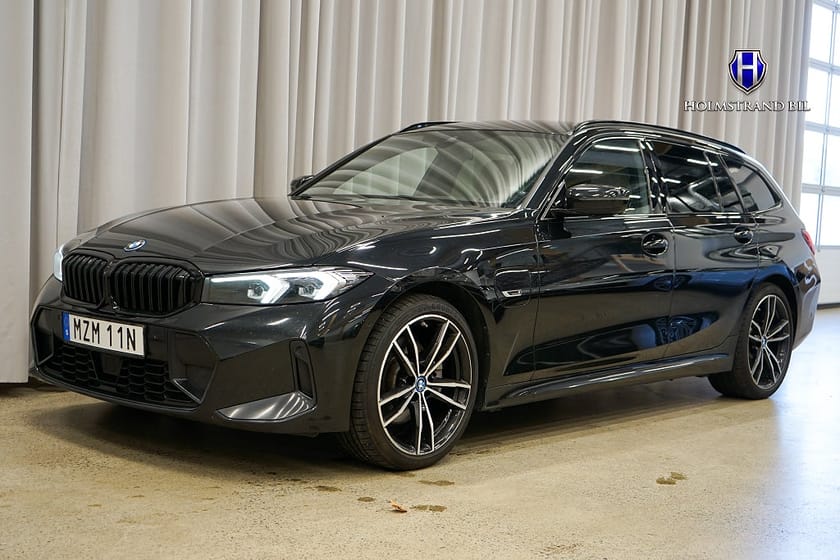 Bild 4 av BMW 330e xDrive Touring M Sport Shadow Drag Hifi HUD Kamera 19"