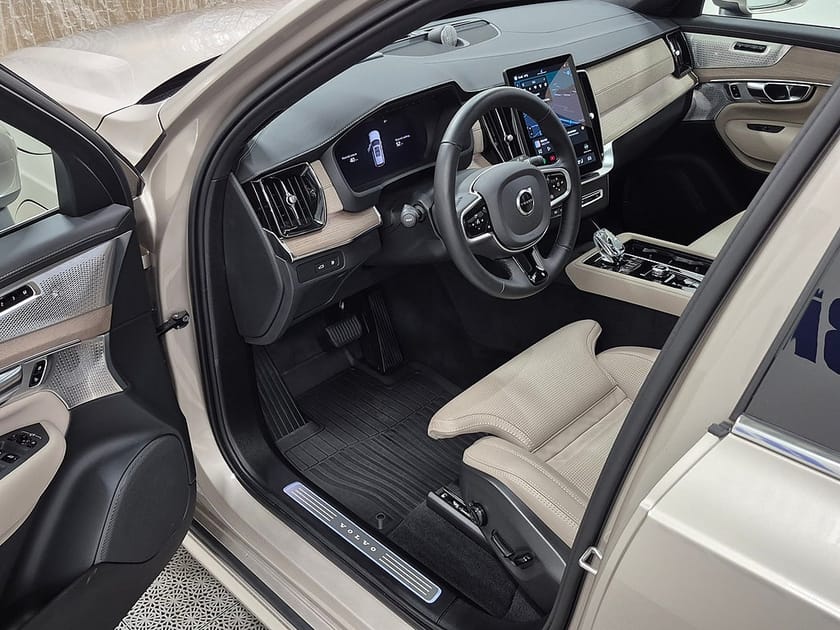 Bild 2 av Volvo XC90 7 Säten T8 Recharge Ultra Bright AWD 456HK 4x4 Panorama Läder