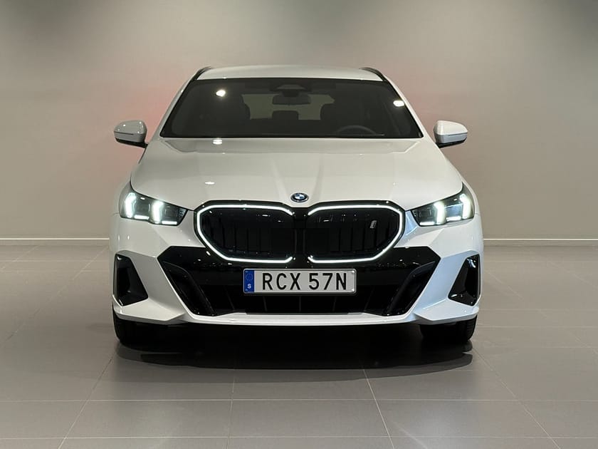 Bild 2 av BMW i5 xDrive40 Touring M Sport Pro Drag H/K 20" Adpt Farth